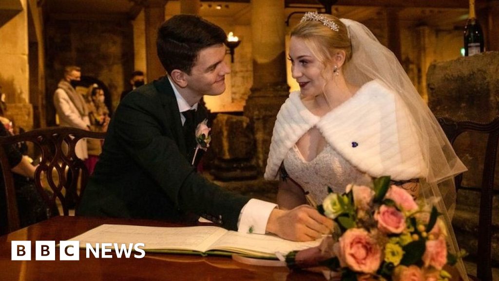 Bridport couple become Mr and Mrs White-Christmas