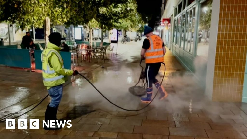 Hull Chewing gum removed in major city centre cleanup BBC News