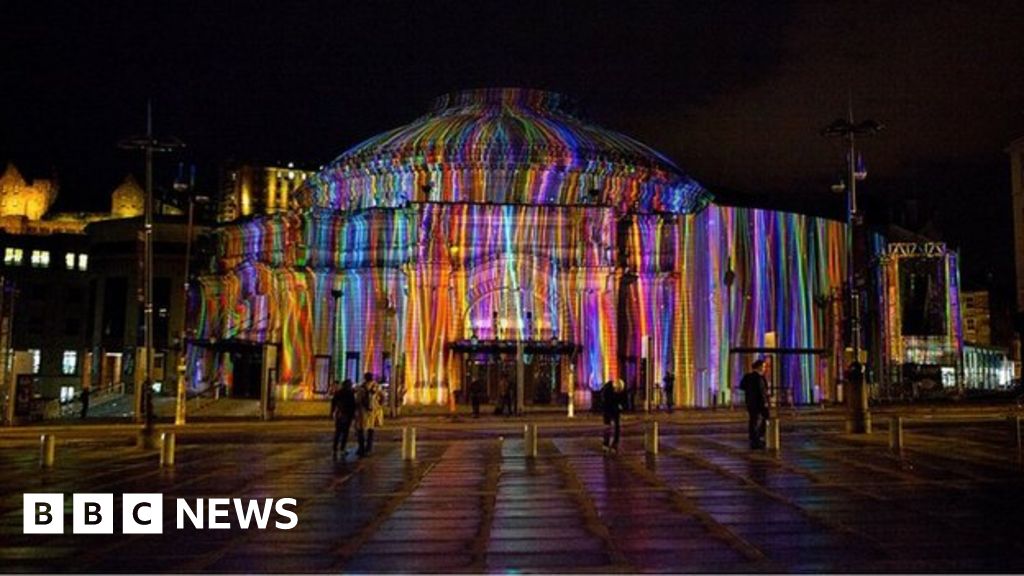 Edinburgh Festivals Start In Sync For First Time In 18 Years - BBC News