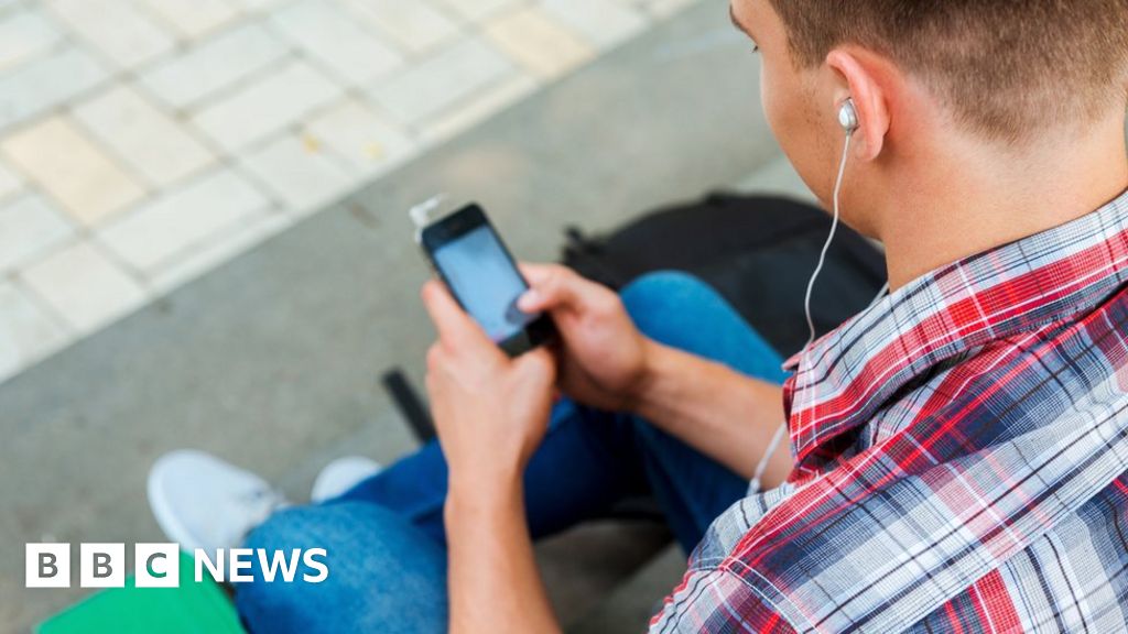 1024px x 576px - Pornography 'desensitising young people' - BBC News