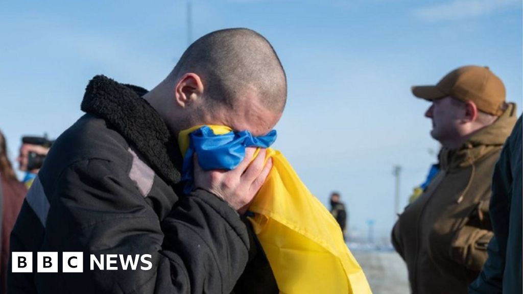 Ukraina un Krievija pabeidz pirmo gūstekņu apmaiņu kopš lidmašīnas avārijas