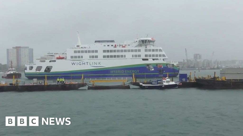 Wightlink's new £30m ferry arrives in Portsmouth Harbour - BBC News