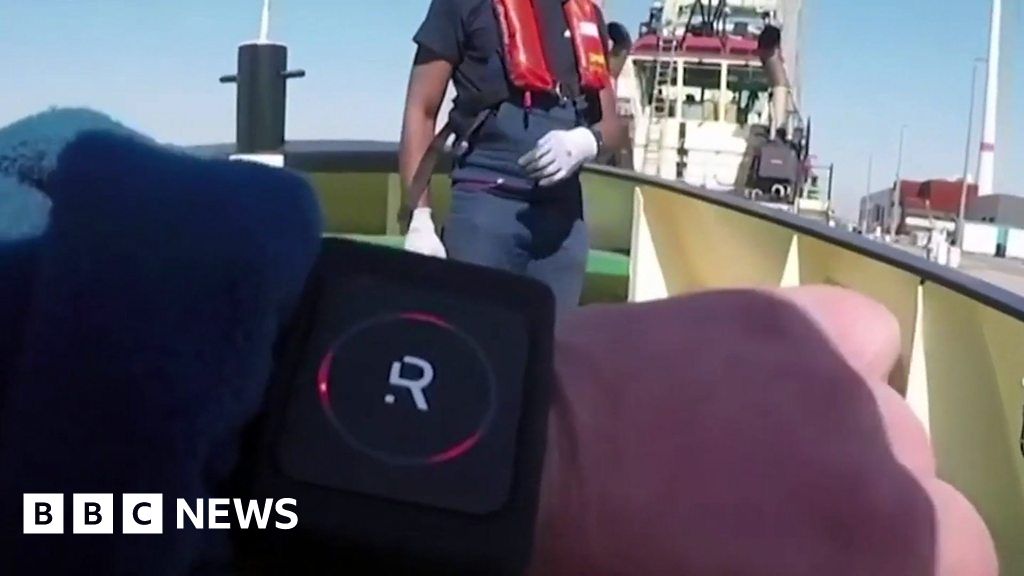Wristband helps workers maintain social distancing BBC News