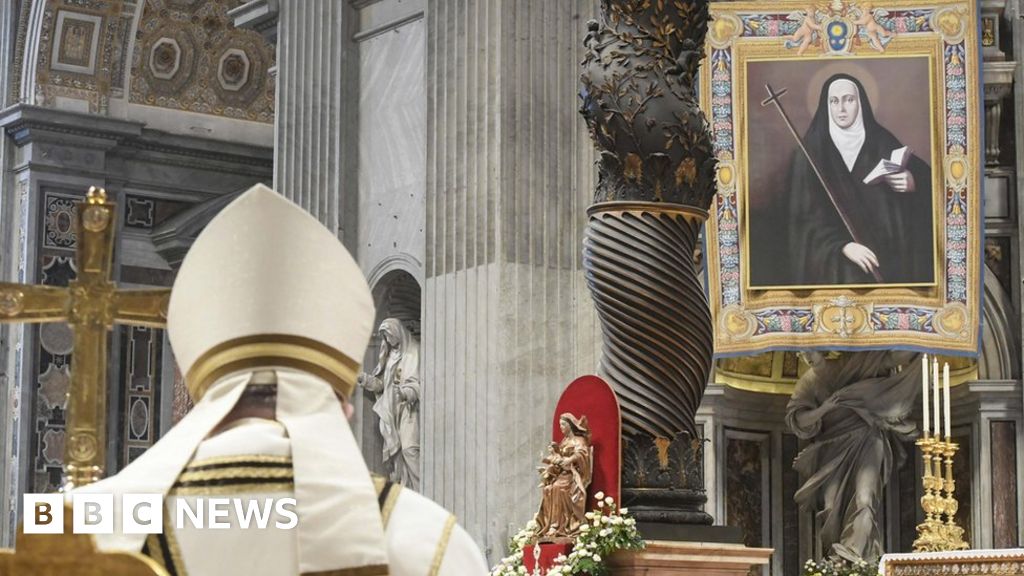 Папата и Милей се срещат, докато Аржентина печели първата светица