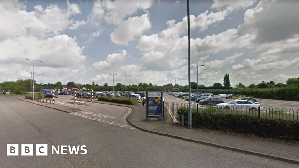 travellers-at-oxford-park-and-ride-served-notice-to-leave-bbc-news