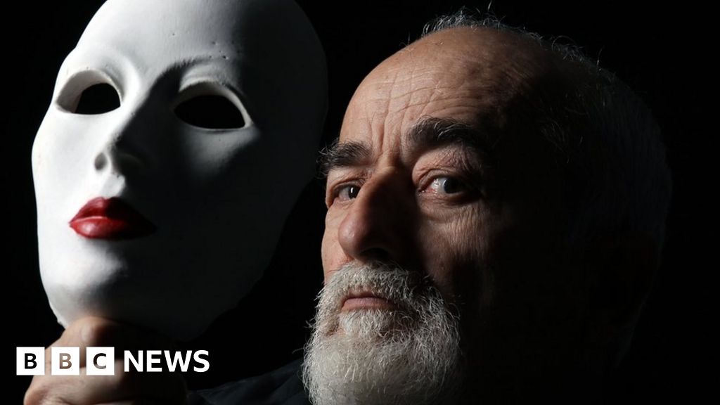 How monitoring behaviour could unmask the fraudsters - BBC News