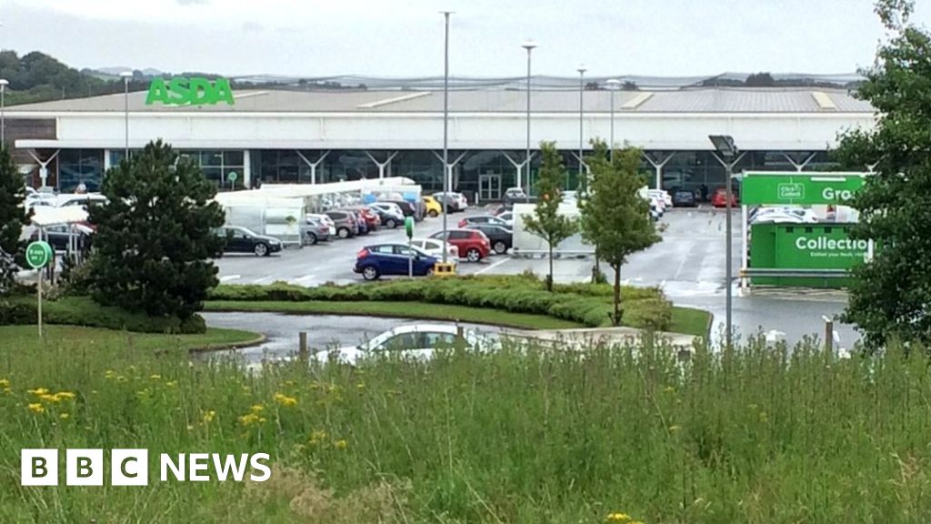 Police injured by axeman in Asda supermarket in Glenrothes BBC News