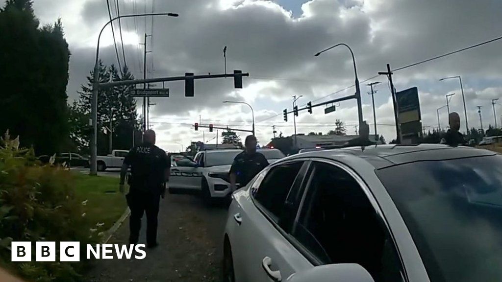 Officer barks like a dog to lure suspects out of hiding