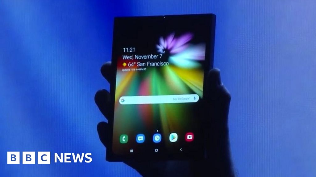 Samsung shows off folding smartphone