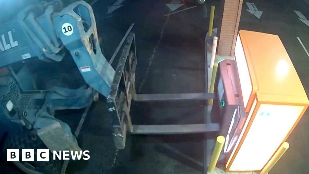 Robbers try to steal cash machine with forklift