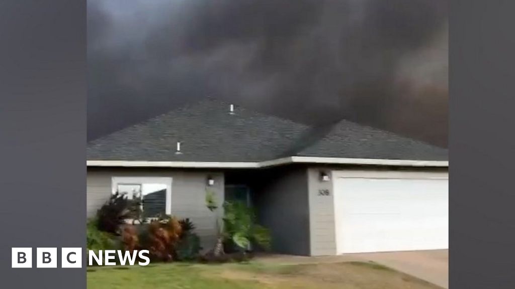 Hawaii wildfires: Resident films moments before family home overcome by flames