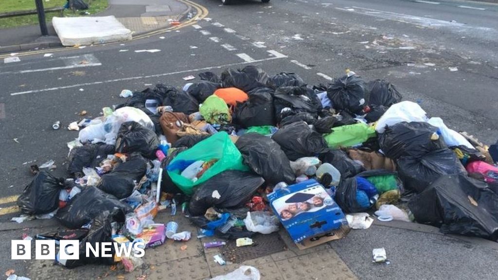 'Rubbish collection protest' blocks Birmingham road BBC News