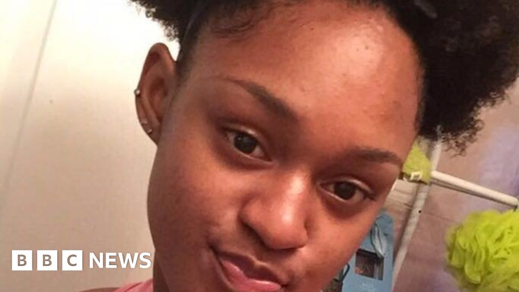 The women saying no, 'afropuff' hair is not unruly - BBC News