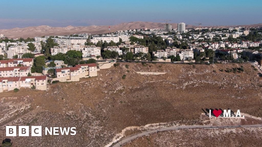 Израел правителството напредна в планове за повече от 3400 нови