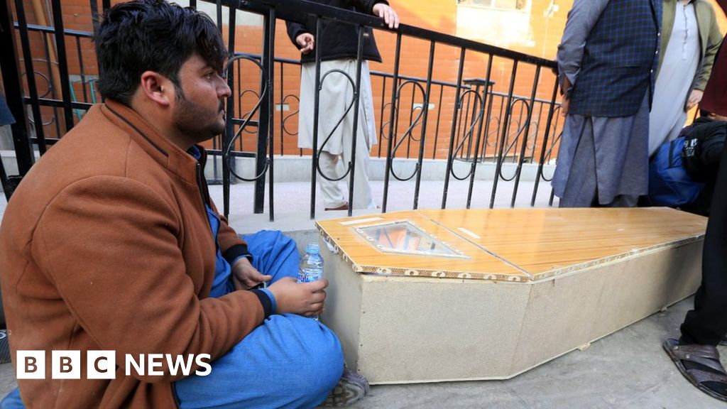 Pakistan mosque blast: More confirmed dead in marathon search of rubble - BBC