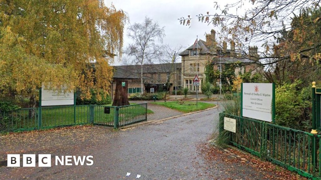 Oadby and Wigston Council leader to step down in May BBC News