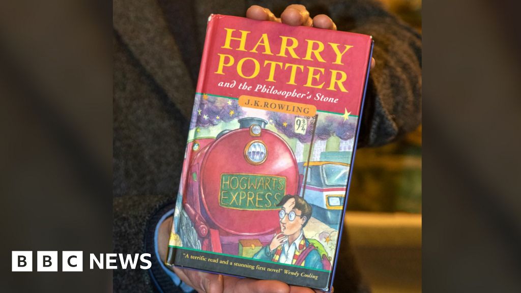 Harry Potter first edition 'could fetch £50,000' at auction - BBC News