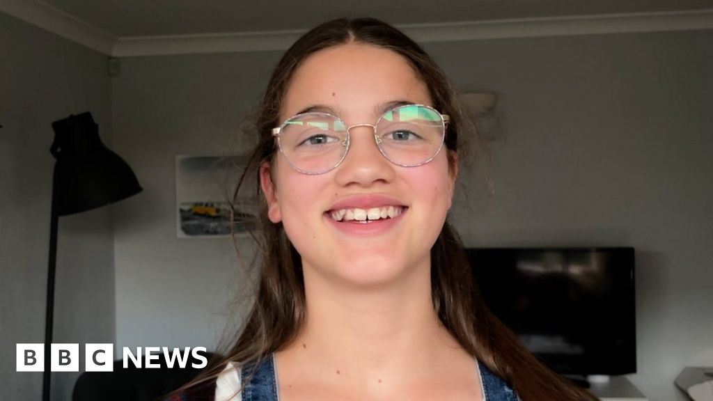 Encanto: Girl's glasses-wearing Disney heroine wish comes true - BBC News