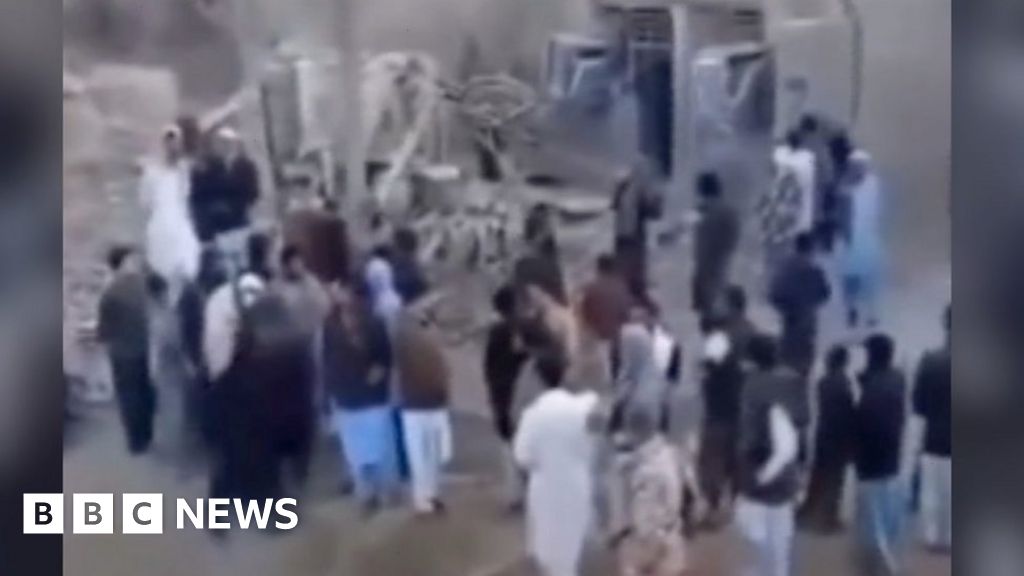 Video shows aftermath of Pakistan strike on Iran - BBC News