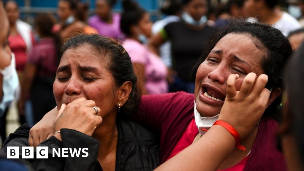 Ecuador prison riot: New fighting at Guayaquil jail kills 68 - BBC News