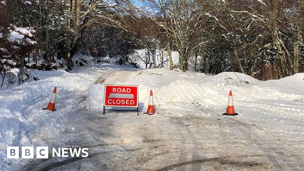 Plea for snow gates on B976 Crathie to Gairnshiel road BBC News