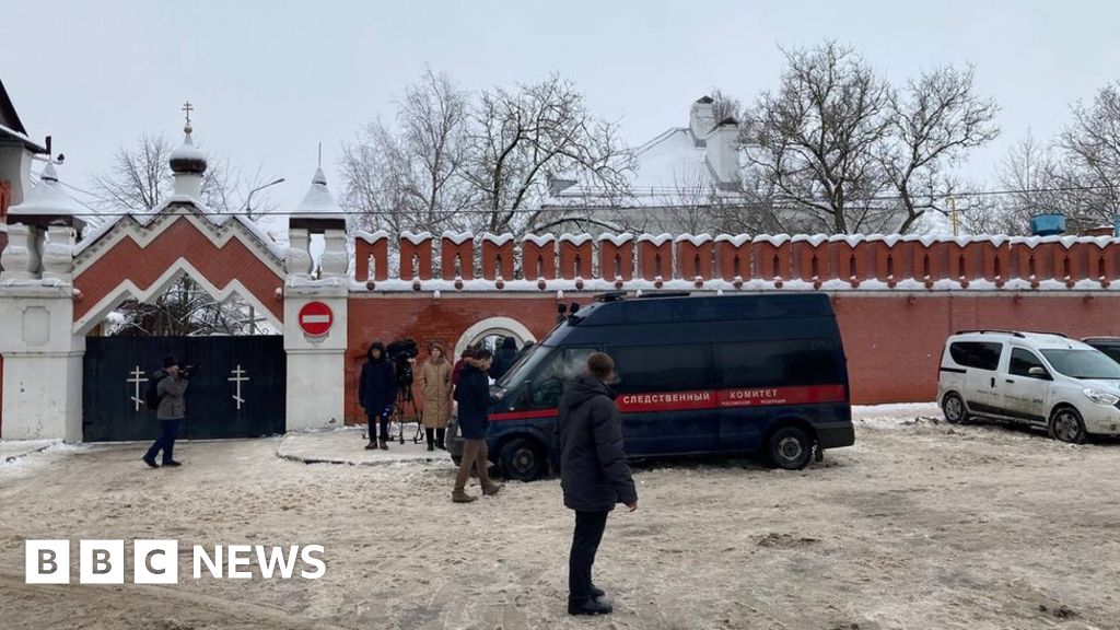 Russia explosion: Teen detonates device at Orthodox convent school