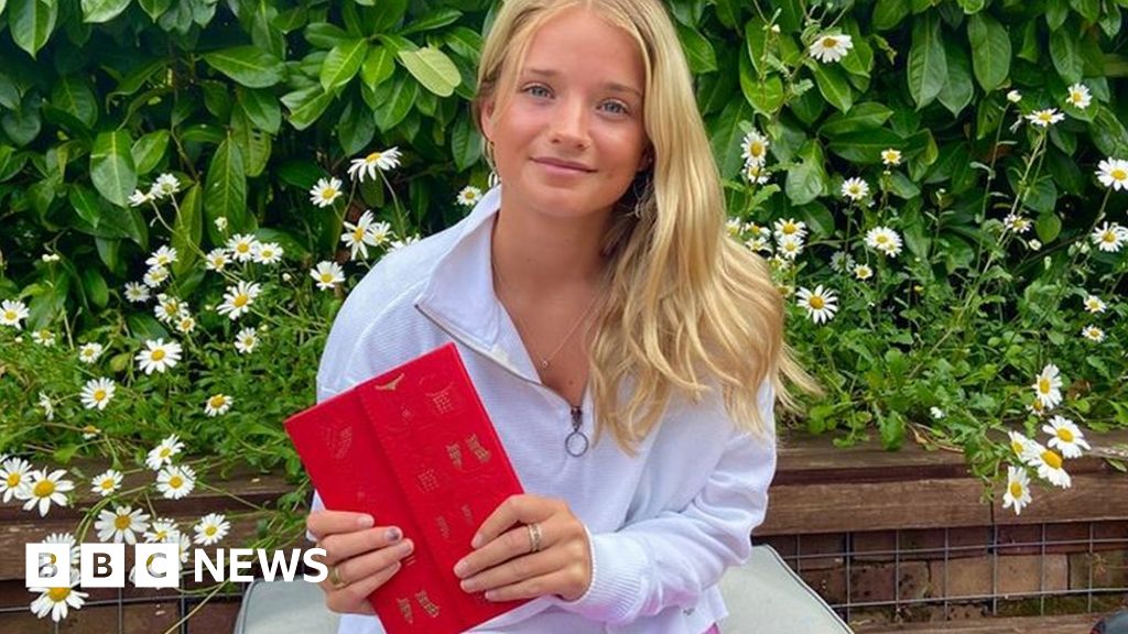 Stolen book of the deceased mother of the fonts is returned to the owner