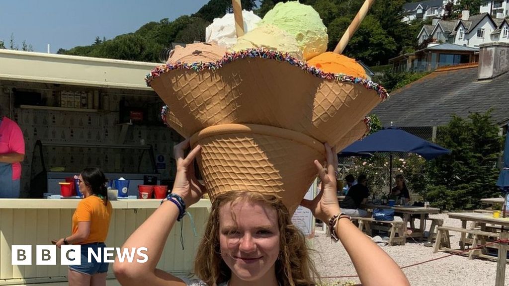 Luton exhibition aims to get people to 'fall in love' with hats