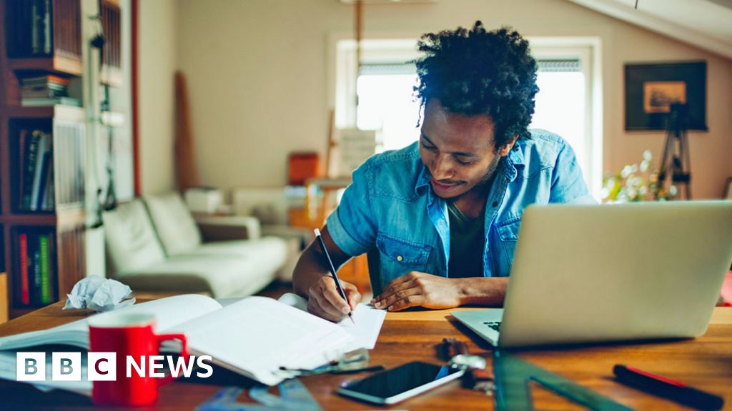 University offers science degree online for £5,650 per year