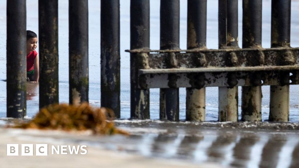 US Supreme Court gives go-ahead for Trump wall funding