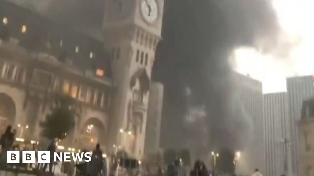 Paris Gare de Lyon: Major fire forces station evacuation