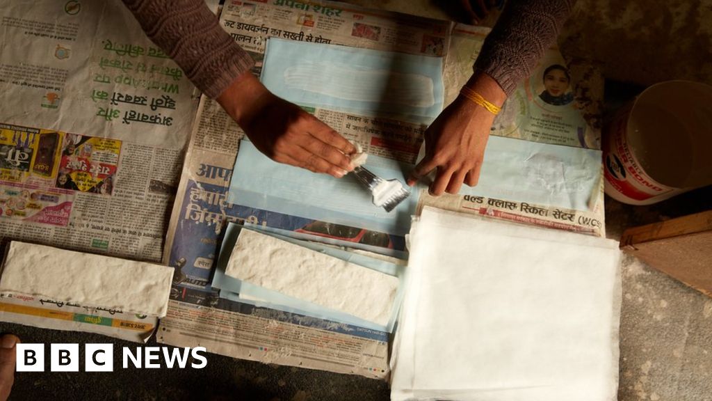 Coronavirus sparks a sanitary pad crisis in India - BBC News
