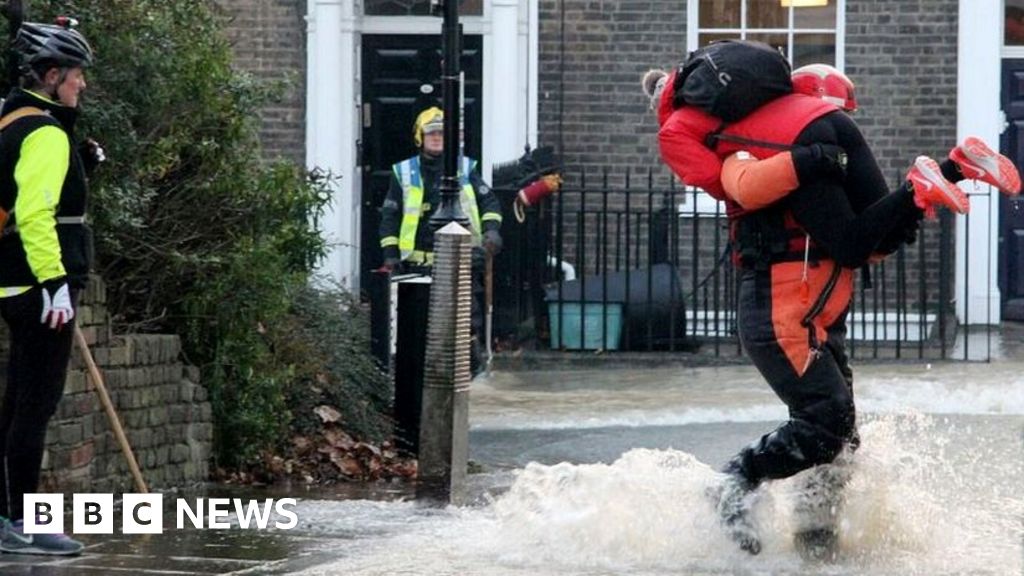 Thames Water admits it is too slow to react to burst pipes BBC News