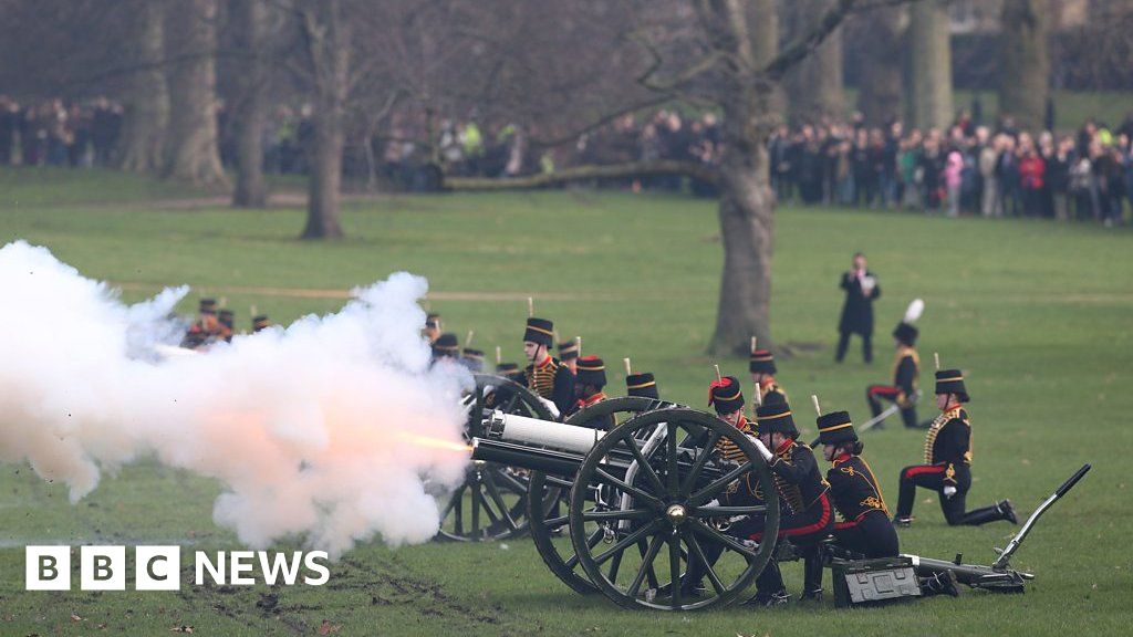 Queen's Sapphire Jubilee 41gun salute marks 65 years on the throne