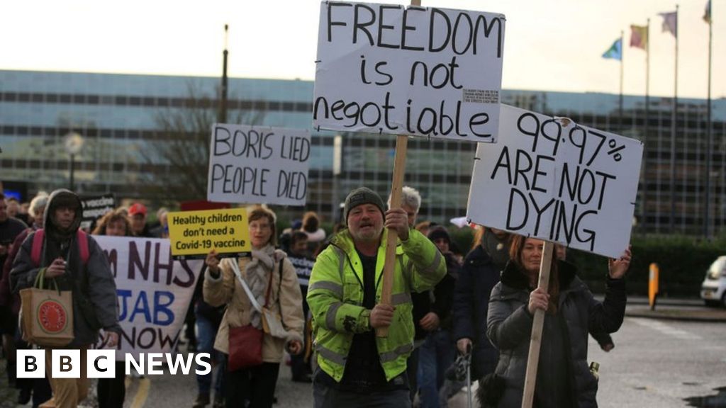 Covid Antivax protesters disrupt Milton Keynes NHS test centre