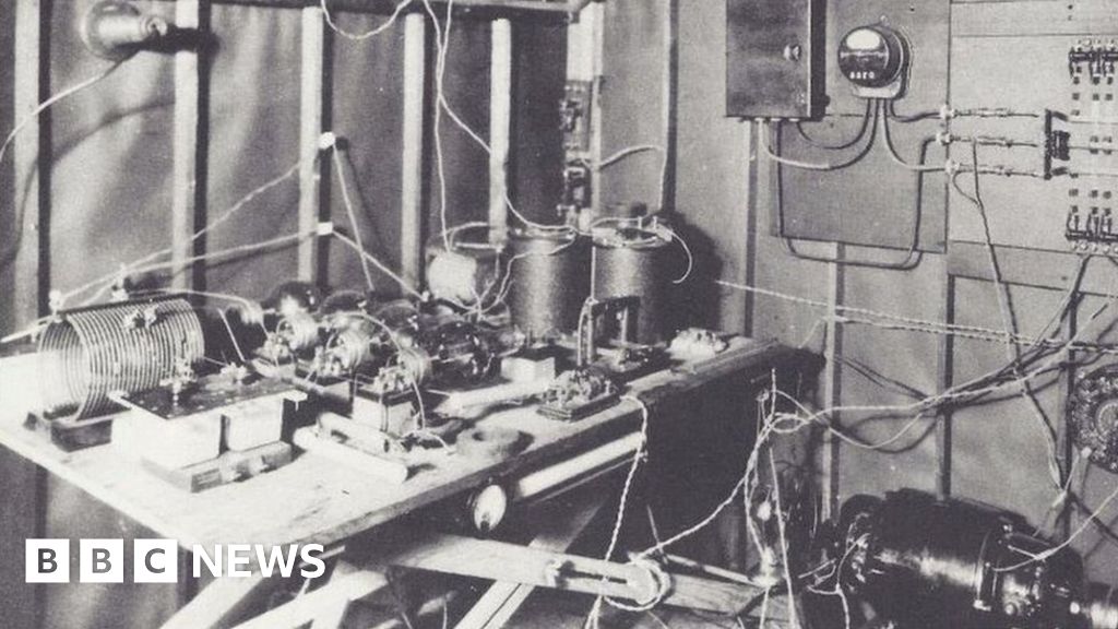 Homage to first shortwave trans-Atlantic radio broadcast - BBC News