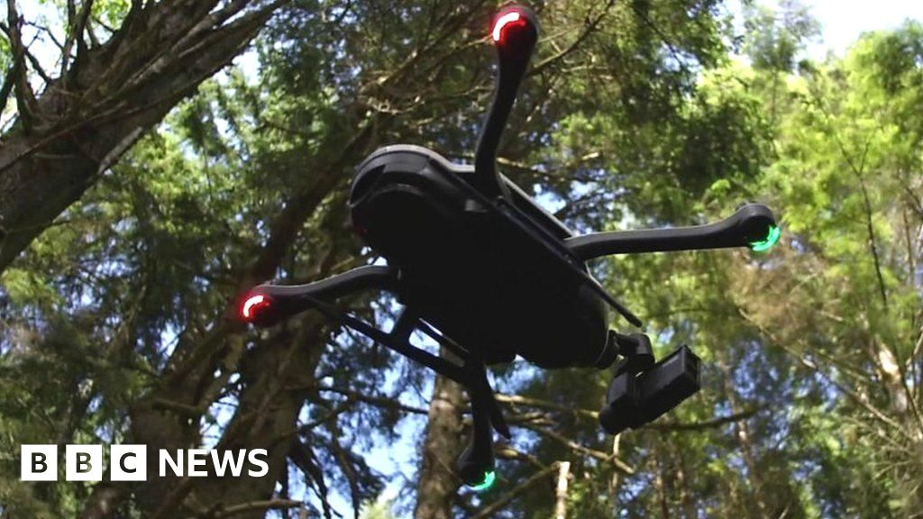 GoPro shows off its fold-up Karma drone - BBC News
