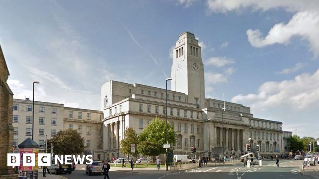 University of Leeds staff announce three-day strike - BBC News