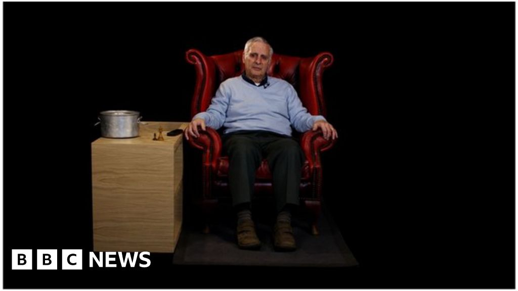 Holocaust Survivors Tell Stories In 3D - BBC News