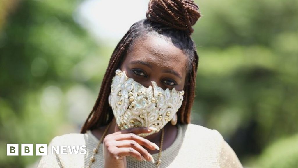 Designer brand Ralph Lauren to make masks and gowns - BBC News