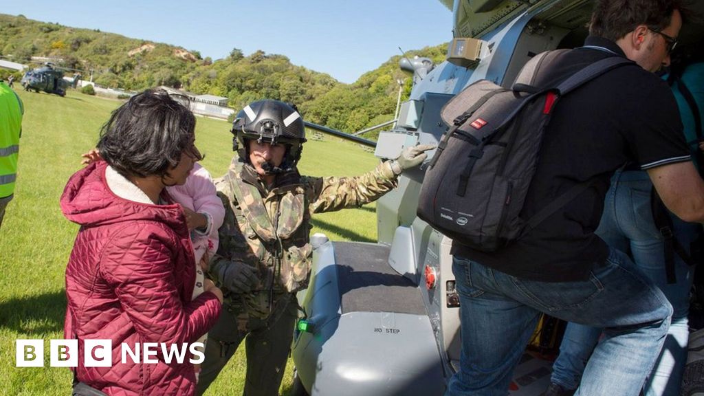 New Zealand earthquake: Kaikoura evacuations under way ...