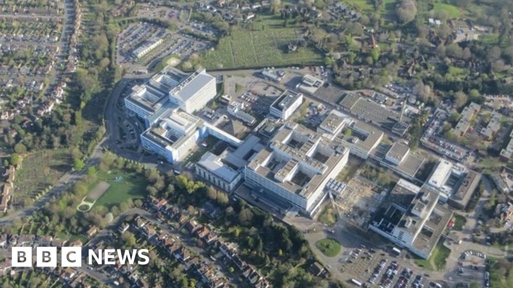Oxford's John Radcliffe Hospital plans 'GP surgery' to help A&E - BBC News