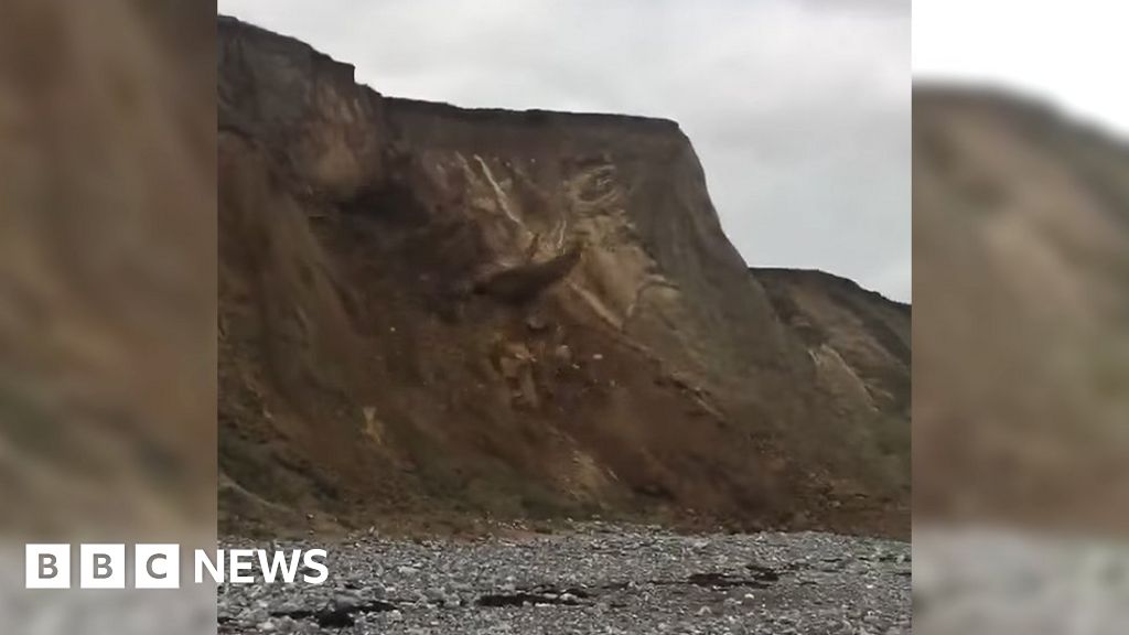 Norfolk cliff collapse video 'shows how quickly' they fall - BBC News