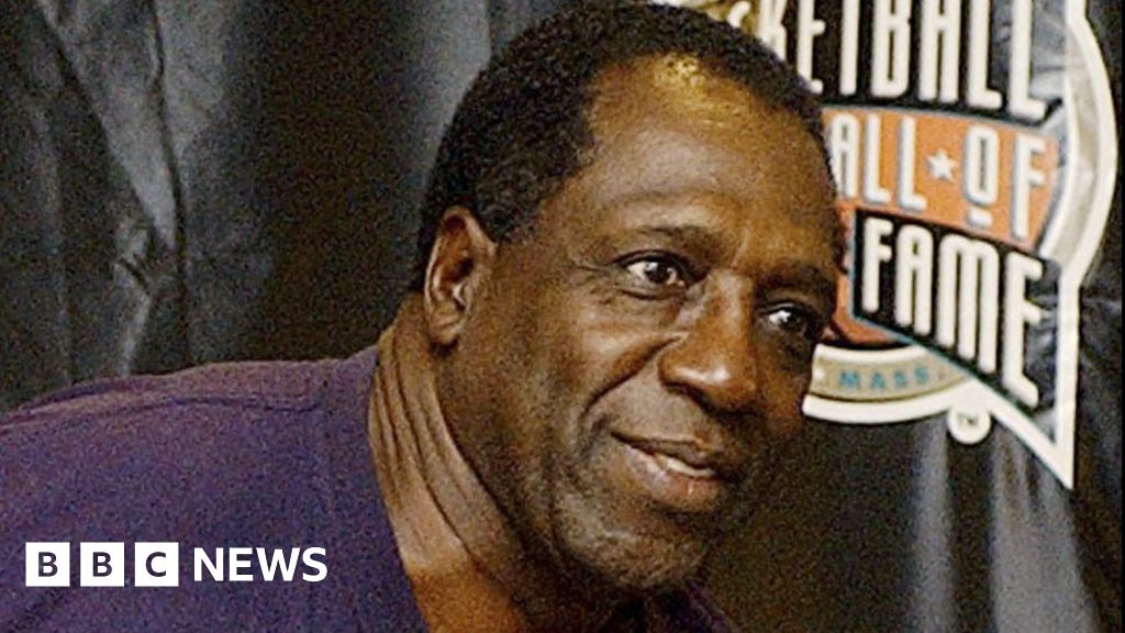 Harlem Globetrotters' Meadowlark Lemon dies at 83 BBC News