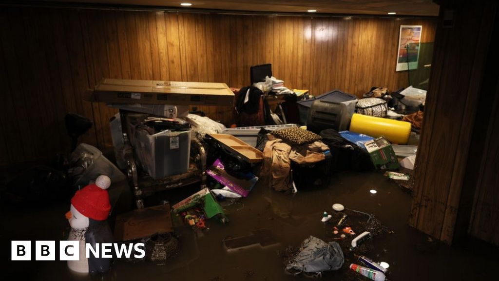 New York floods: Basement rescues spark climate change concerns
