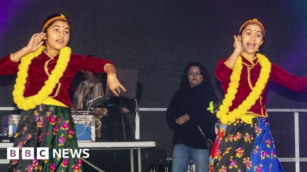 Thousands entertained at Wolverhampton's huge Diwali event