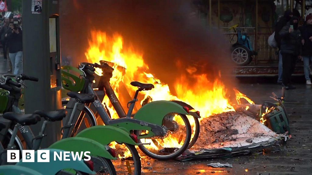 bikes-on-fire-in-paris-after-pension-reforms-pass
