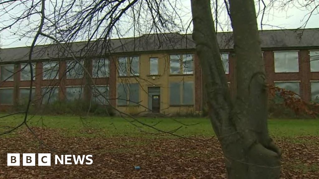 Wrexham's Grove Park School listed status reinstated BBC News