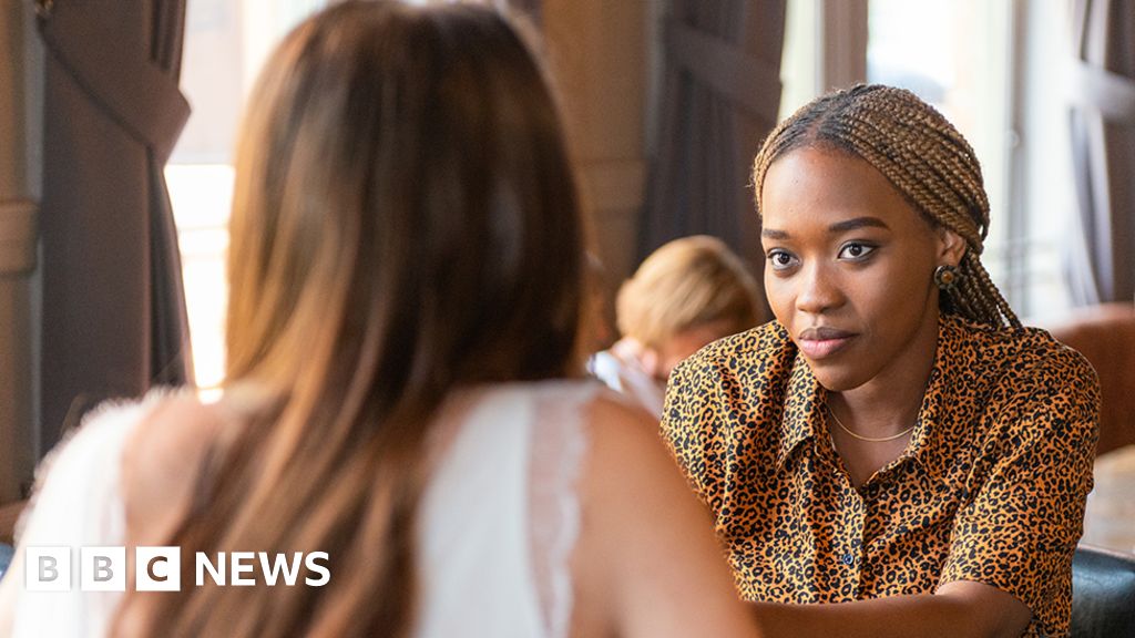 Coronavirus: Can I eat out with someone from a different tier?