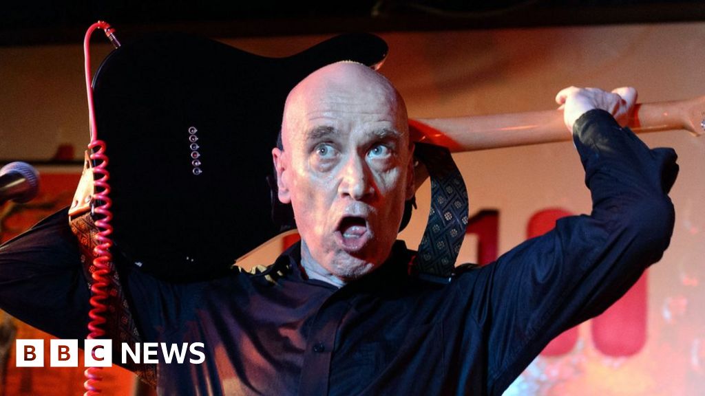 Wilko Johnson: Dr Feelgood's guitarist dies aged 75